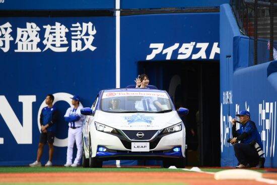 日向坂46・藤嶌果歩が見事なノーバン投球。推しに酔いしれた横浜の夜が大盛況で幕を閉じる！