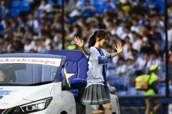 「日向坂46・藤嶌果歩が見事なノーバン投球。推しに酔いしれた横浜の夜が大盛況で幕を閉じる！」の画像
