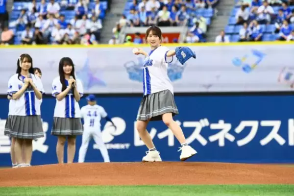 「日向坂46・藤嶌果歩が見事なノーバン投球。推しに酔いしれた横浜の夜が大盛況で幕を閉じる！」の画像