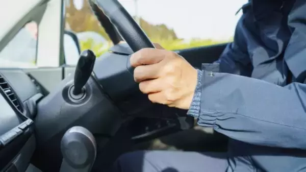「俺、昔は走り屋だったから」営業車で運転レッスンを始める46歳男性の悲惨な末路。女性社員から裏で「助手席に乗りたくない男」と呼ばれ…