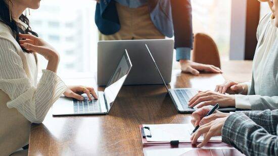 「上司にグッドは失礼？」仕事チャットの“いいね！”にイラッ。職場で起きる行き違いのコミュニケーション不全