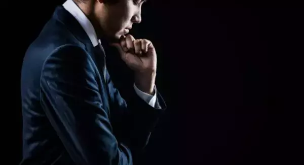 仕事で頑張り続けるほど不利になる？自分を縛る“縛りプレイ”という罠