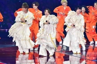 「とった手を僕らは絶対に離さない」NEWS結成23周年、横浜アリーナ3日間で誓った25周年への道筋