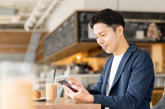 「女性がつい好意を抱いてしまう“男性の顔写真”」に共通している5つの特徴