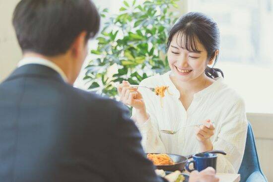 「女性がつい好意を抱いてしまう“男性の顔写真”」に共通している5つの特徴