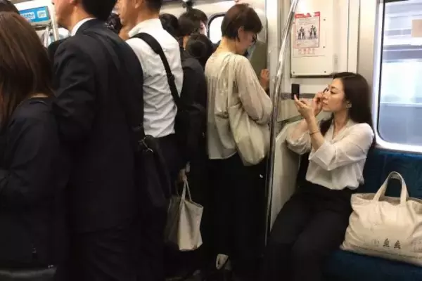 「「お前に迷惑かけたか？」電車内で音漏れを注意したら“まさかの逆ギレ”。何も言えなくなって…アンケートで低順位も「実は大迷惑」な本音」の画像