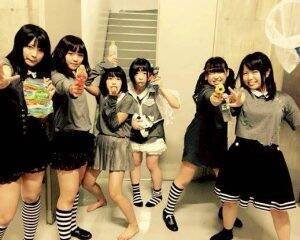 200万円の奨学金を返し続ける「元アイドル」のリアル。芸能界を辞めて一般企業に就職した“やむを得ない”事情