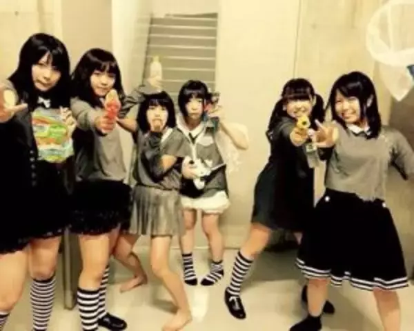 「200万円の奨学金を返し続ける「元アイドル」のリアル。芸能界を辞めて一般企業に就職した“やむを得ない”事情」の画像