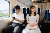「新幹線で「席を立つので荷物を見てほしい」と言われ承諾した男性を襲った悲劇。1時間以上戻らなかった女性の“呆れた行動”／他人の荷物を預かるのはアリ？ 知っておきたい“親切のリスク”も」の画像1