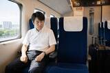 「新幹線で「席を立つので荷物を見てほしい」と言われ承諾した男性を襲った悲劇。1時間以上戻らなかった女性の“呆れた行動”／他人の荷物を預かるのはアリ？ 知っておきたい“親切のリスク”も」の画像4