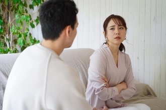「欧米では普通だよ？」男性側が精神的に追い詰められる“付き合うのは要注意な女性”の特徴3つ