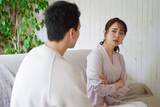 「「彼氏の飲み会に毎回ついてくる女」は危険…“地雷女”と結婚した男が迎えた「最悪の結末」」の画像4