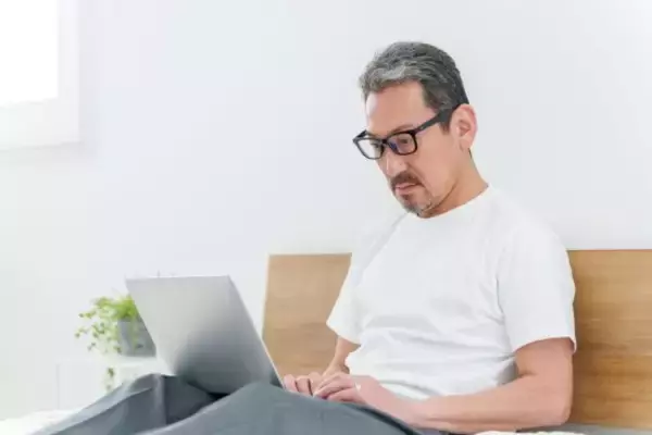 「「生成AI副業」で稼いでいる人の共通点。月100万円以上の収益を出す62歳男性も…」の画像