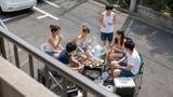 「アパートの前で大学生集団がBBQ。あまりに騒がしいので注意したら「あなたに注意される筋合いはありませ〜ん」と煽られ…警察に通報した結果／「公道だから自由」は大きな勘違い」の画像2
