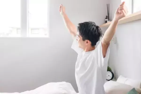 日本人の8割超が「疲れを感じている」。リカバリーウェアや高級枕だけでは足りない“疲労回復の7つのカギ”