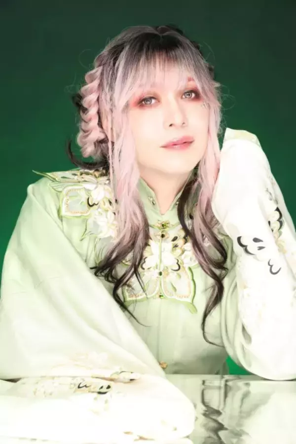 “衝撃のデビュー”から28年、IZAMの現在。ブレイク時は「1〜2時間しか寝られなかった」苦しかった“葛藤”も明かす