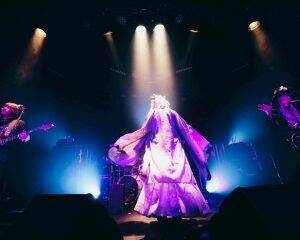 “衝撃のデビュー”から28年、IZAMの現在。ブレイク時は「1〜2時間しか寝られなかった」苦しかった“葛藤”も明かす