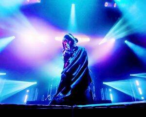 “衝撃のデビュー”から28年、IZAMの現在。ブレイク時は「1〜2時間しか寝られなかった」苦しかった“葛藤”も明かす