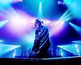 「“衝撃のデビュー”から28年、IZAMの現在。ブレイク時は「1〜2時間しか寝られなかった」苦しかった“葛藤”も明かす」の画像8