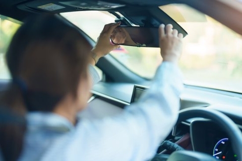 “あおり運転”してきた黒いセダンにクラクションを鳴らしたら「文句あるなら降りろや！」怒鳴った瞬間、運転手を襲った悲劇――年末年始ベスト