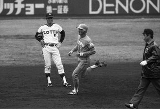 「清原や立浪に比べたらセンスがない」と自称する石毛宏典。プロ1年目で結果を残せた背景には「名伯楽」根本監督の存在が
