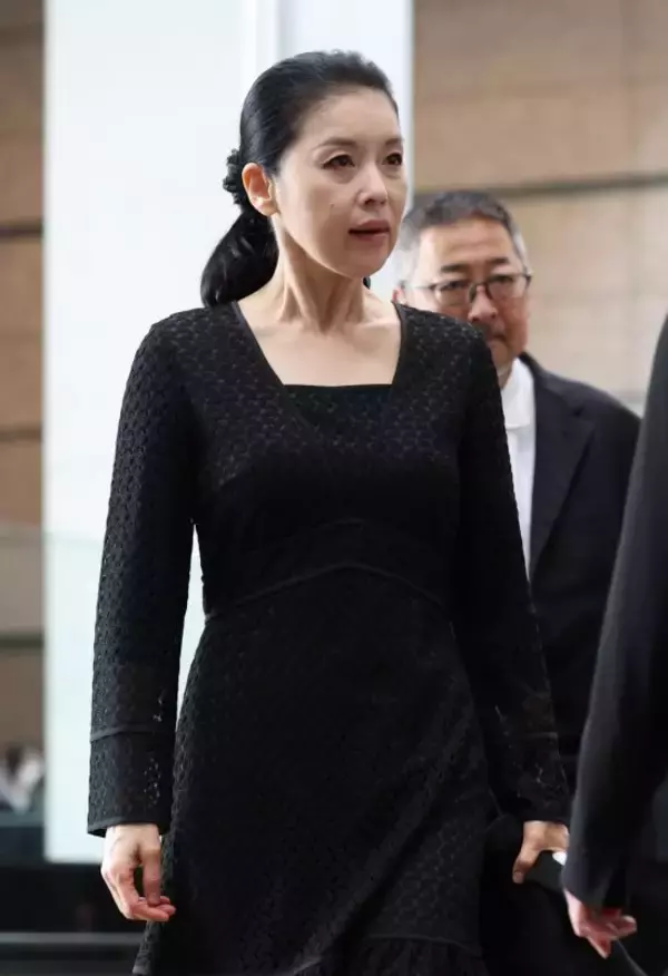 手紙1枚で退所通告…藤あや子の独立トラブルにバーニング二代目社長が告白「実際の料率は8対2だった」
