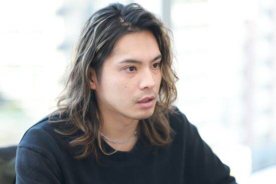 元NEWS・草野博紀が明かす、“グループ脱退まで”と“その後の人生”。週刊誌報道には「『終わった』という言葉しか…」