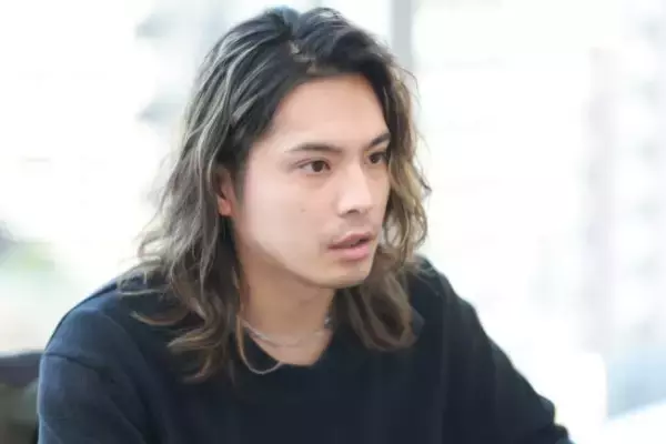 「元NEWS・草野博紀が明かす、“グループ脱退まで”と“その後の人生”。週刊誌報道には「『終わった』という言葉しか…」」の画像