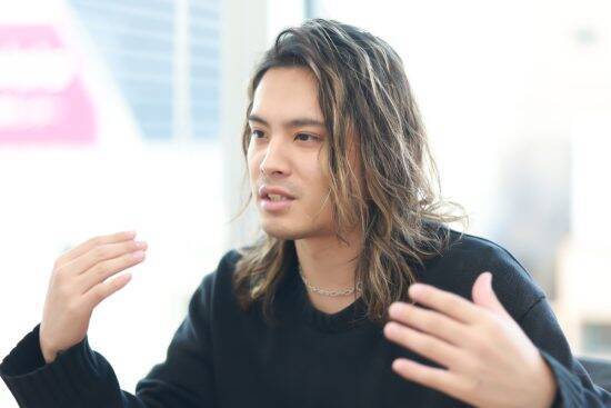 元NEWS・草野博紀が明かす、“グループ脱退まで”と“その後の人生”。週刊誌報道には「『終わった』という言葉しか…」