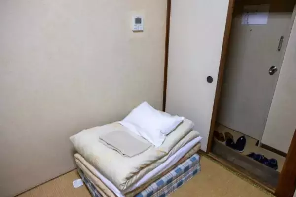 大阪にある「最低評価のビジネスホテル」に女性会社員が泊まった結果…「一睡もできなかった」理由が怖すぎる