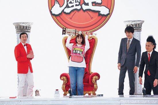「すべてを捨てていい。クビになってもいい」カンテレ竹上萌奈アナが、進行役の立場を捨てて大喜利に挑んだ“真意”