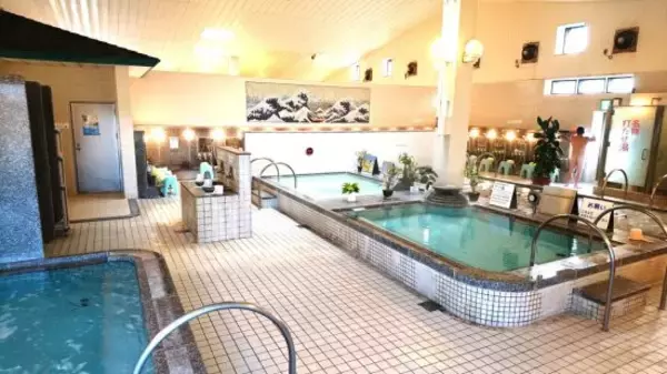 「ガス代2.5倍、電気代3倍の絶望…スーパー銭湯店主に聞く、徹底したコスト削減策「お湯の量を少なめにはできないから…」」の画像