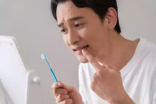「歯磨きで血が出る」「口臭が気になる」“秋バテ”の時期に見逃せない歯周病8つのサイン