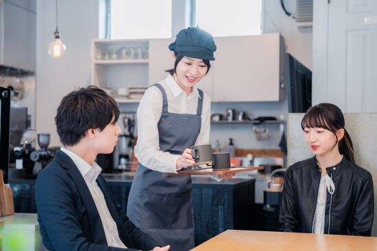 女性は無意識に見ている…「なぜかモテる男性」に共通する“5つの特徴”