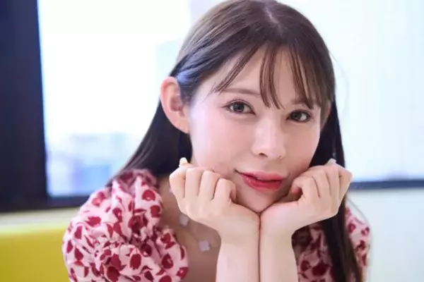 「「堕ちた」と言われても後悔はない。元アイドルのセクシー女優が、病気で働けない両親の生活費を“全額稼ぐ”切実な理由」の画像