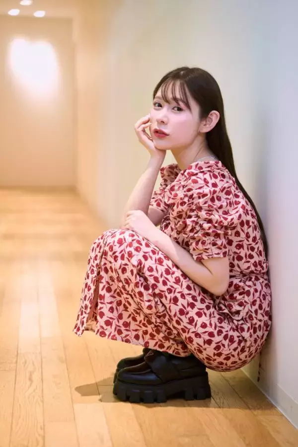 「「堕ちた」と言われても後悔はない。元アイドルのセクシー女優が、病気で働けない両親の生活費を“全額稼ぐ”切実な理由」の画像