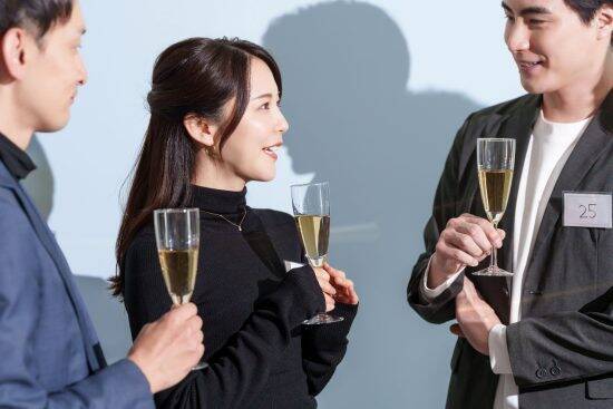 飲み会では人気者なのに結婚相手に選ばれない…「モテる男性」が見落としがちな“女性の本音”