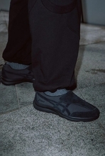 没落するナイキと新勢力で分かれた明暗、JALの“スニーカー解禁”で見えたこと…2025年「激変する靴業界」を総括