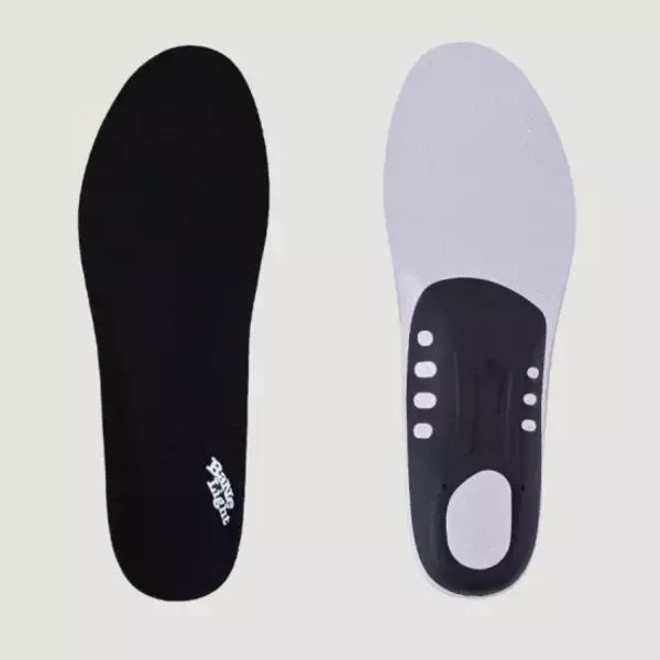 「没落するナイキと新勢力で分かれた明暗、JALの“スニーカー解禁”で見えたこと…2025年「激変する靴業界」を総括」の画像