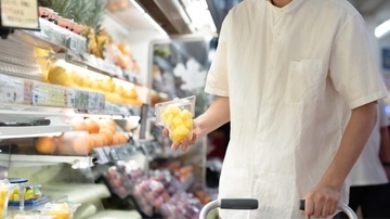 “無言の圧力”で脂汗が…50代男性がスーパーで「二度と味わいたくない」と感じた出来事「たった数十円のことで…」