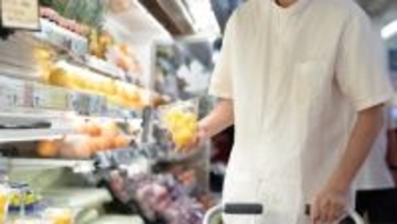 “無言の圧力”で脂汗が…50代男性がスーパーで「二度と味わいたくない」と感じた出来事「たった数十円のことで…」