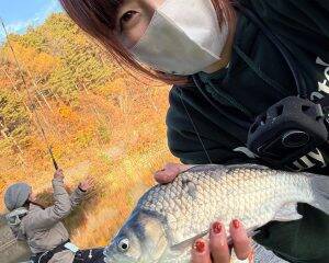 「釣れる魚は増えたけど、友達は減った」現役OL釣りYouTuberが“会社を辞めない”理由