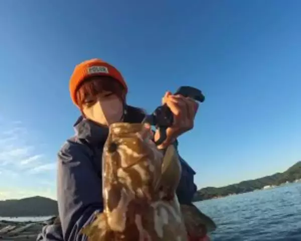 「「釣れる魚は増えたけど、友達は減った」現役OL釣りYouTuberが“会社を辞めない”理由」の画像