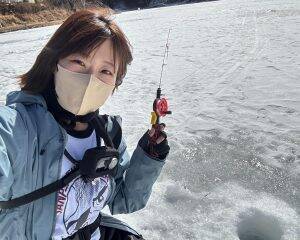 「釣れる魚は増えたけど、友達は減った」現役OL釣りYouTuberが“会社を辞めない”理由
