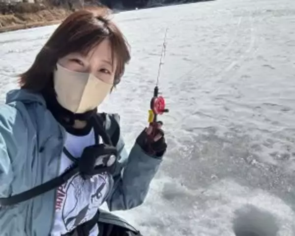 「「釣れる魚は増えたけど、友達は減った」現役OL釣りYouTuberが“会社を辞めない”理由」の画像