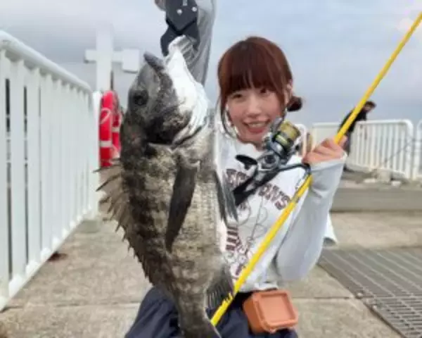 「「釣れる魚は増えたけど、友達は減った」現役OL釣りYouTuberが“会社を辞めない”理由」の画像