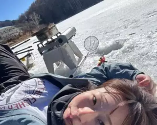 「「釣れる魚は増えたけど、友達は減った」現役OL釣りYouTuberが“会社を辞めない”理由」の画像