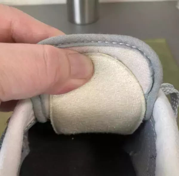 「ナイキのエアフォース1が「歩きづらい理由」とは？予約の取れないシューフィッターが教える“痛くならない靴”の選びかた」の画像