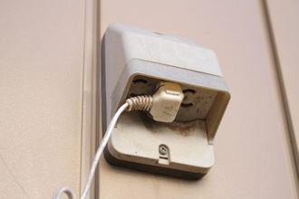 隣に住む老夫婦が「勝手に自宅のコンセントを使っている」ことが発覚！証拠画像を突きつけた結果…――3連休ベスト