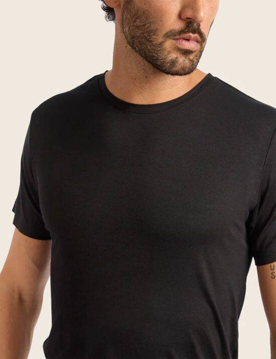 コスパ最強の無地Tシャツ「990円には見えない高級感」「高級ブランドと見間違えるようなクオリティ」プロが買っている5アイテム